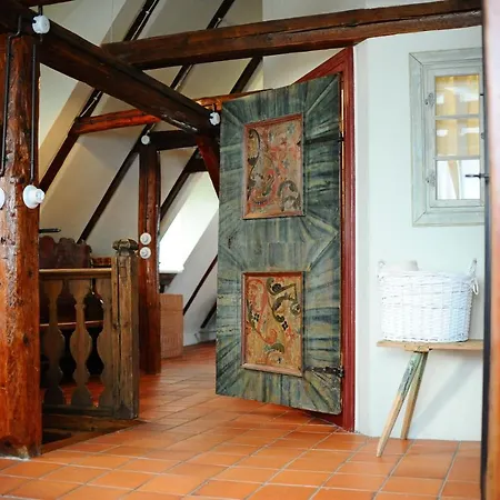 ホームステイ Dom Tkacza ピエシツェ